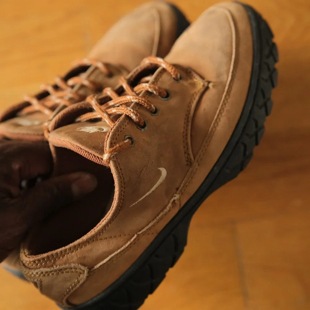 Nike ACG Hiking Shoes Mens 7 Brown Nubuck Leather Low Top Gorpcore 685045-221